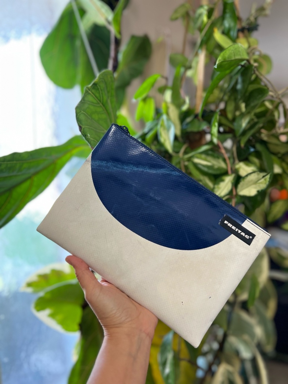 Freitag F07 CHUCK White and Dark Blue Pouch Bag - Picture 7 of 11